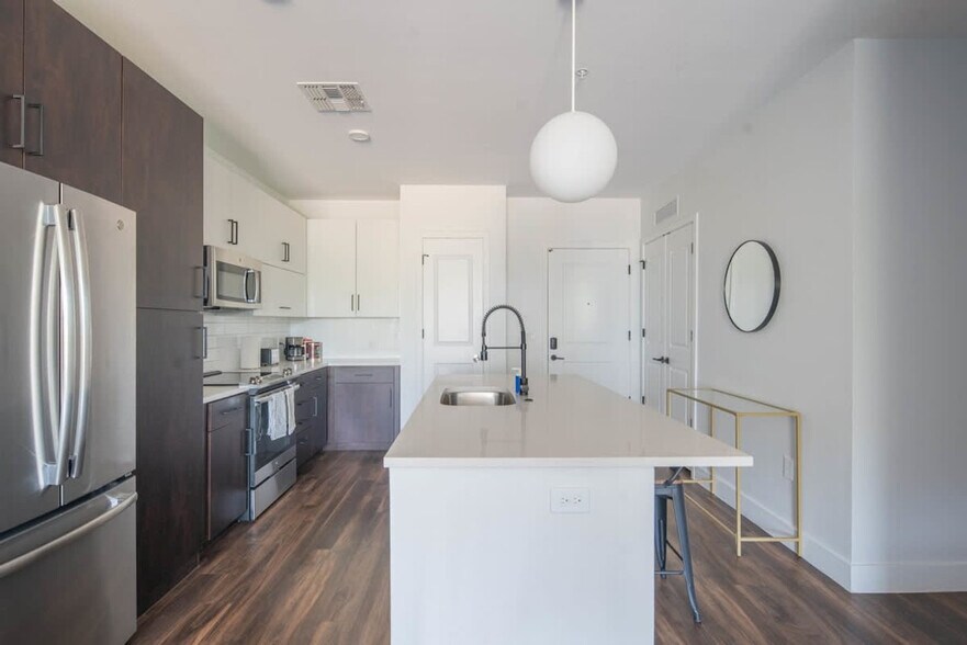 Building Photo - 701 W Rio Salado Pkwy