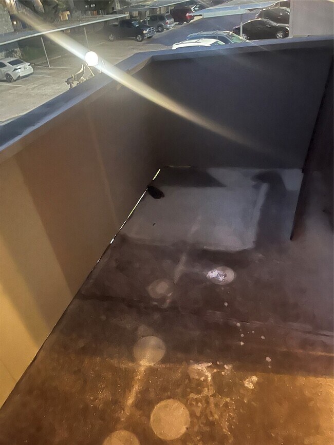 Building Photo - 9700 Leawood Blvd