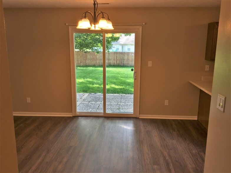 Building Photo - 127 Trails End
