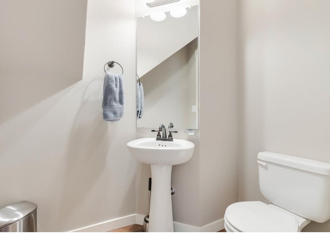 Half Bath - 2513 NE 131st Ct