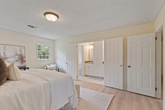 Building Photo - 2451 Belcher Dr