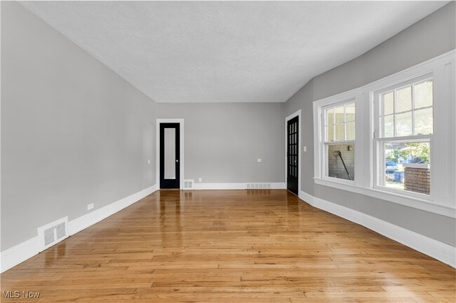 Building Photo - 1618 Eddington Rd