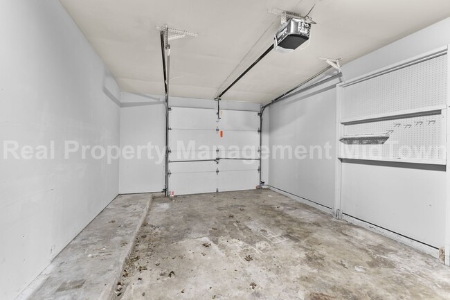 Building Photo - 2801 Plaza St