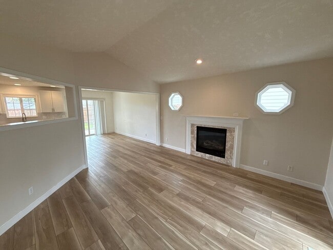 Building Photo - 5512 Murray St SE