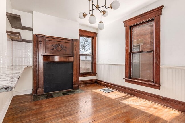 Building Photo - 415 W 5th Ave