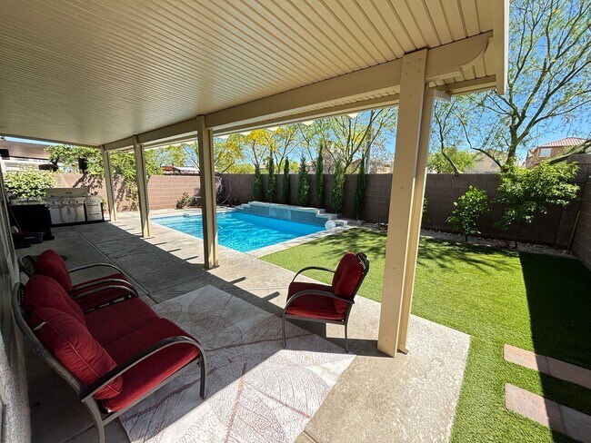 Building Photo - Contemporary 4Bed/3Bath/3 Car/+ Loft -residence located in the Silverado Ranch area