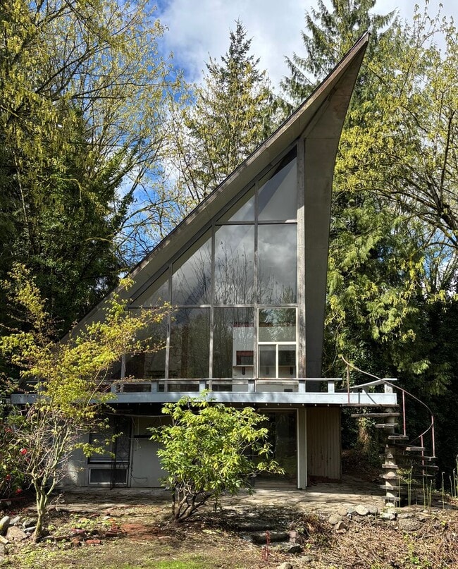 Building Photo - 2 Bed / 2 Bath Lakeview Bellevue cottage $2,845/month