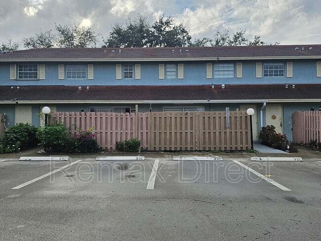 Building Photo - 331 Cypress Way W