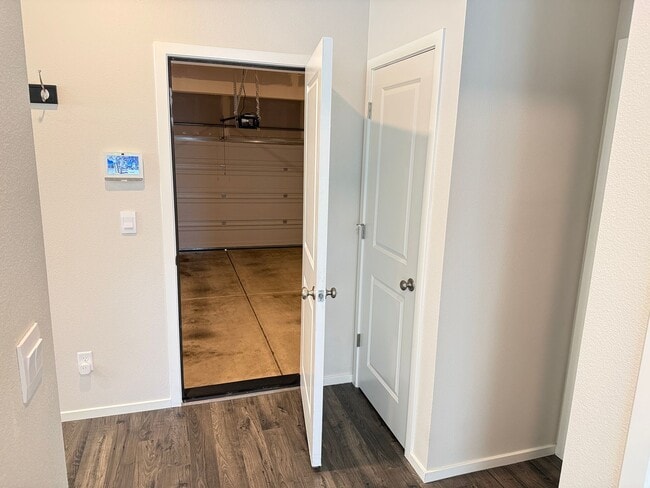 Building Photo - Newer 3 bedroom 2.5 bathroom house!