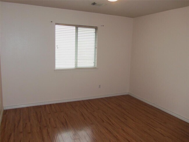 Building Photo - 15848 Garrison Cir