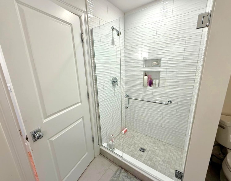 Building Photo - 7 Lily Pond Ln