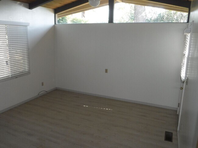 Building Photo - 9120 San Juan Pl