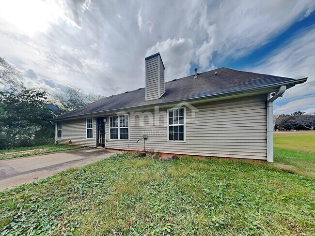 Building Photo - 190 Cedarhurst Rd