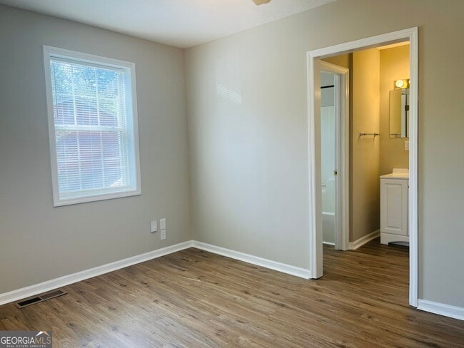 Building Photo - 900 Park Ave