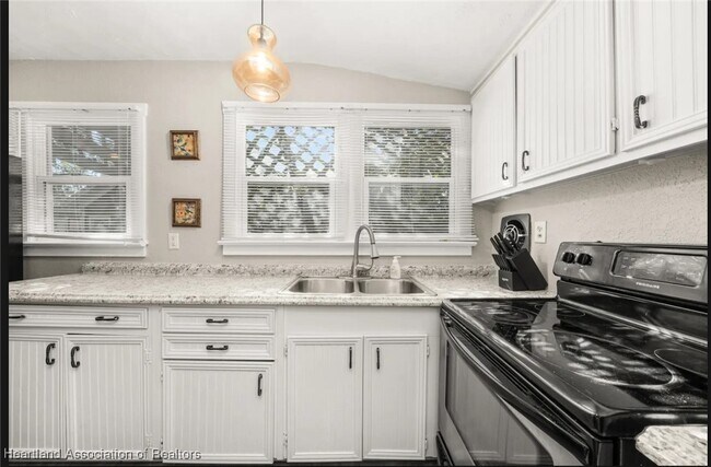 Building Photo - 412 Rose Ave