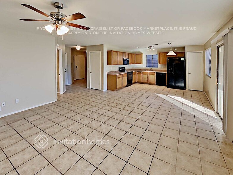 Building Photo - 423 S Sabrina