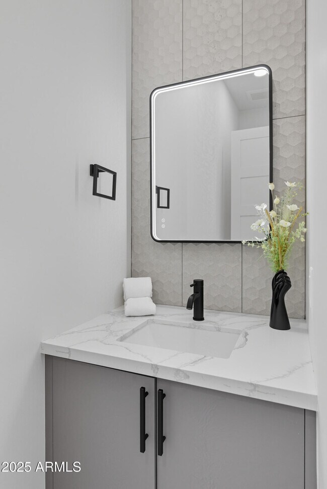 Building Photo - 1501 N Miller Rd