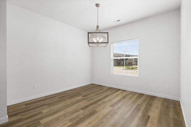 Building Photo - Eagle, ID – Spacious 3 Bedroom + Bonus Room