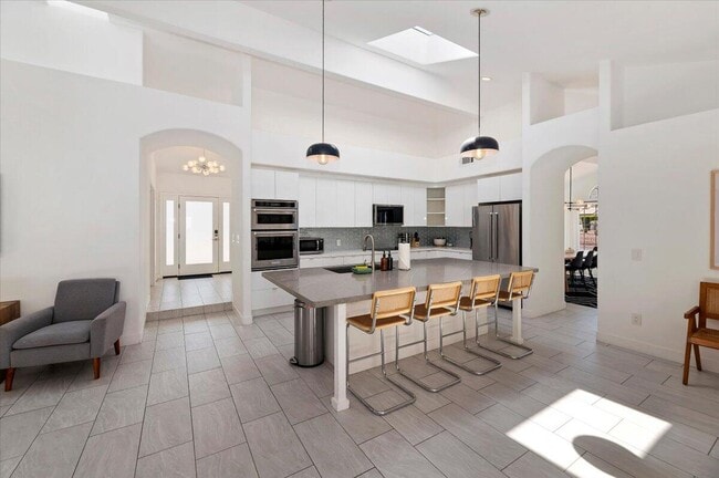 Building Photo - 53245 Avenida Martinez