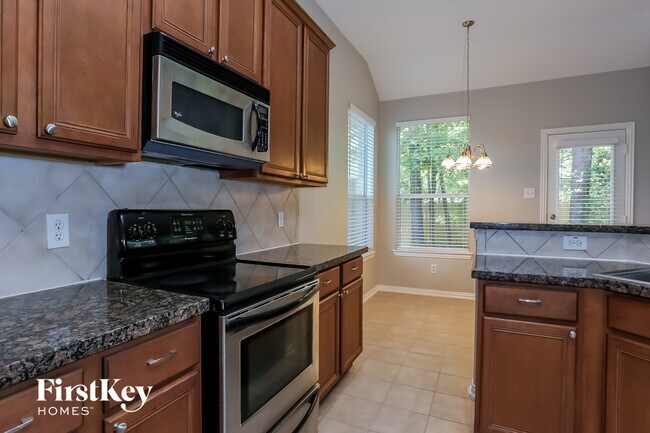 Building Photo - 18414 Bluff View Dr