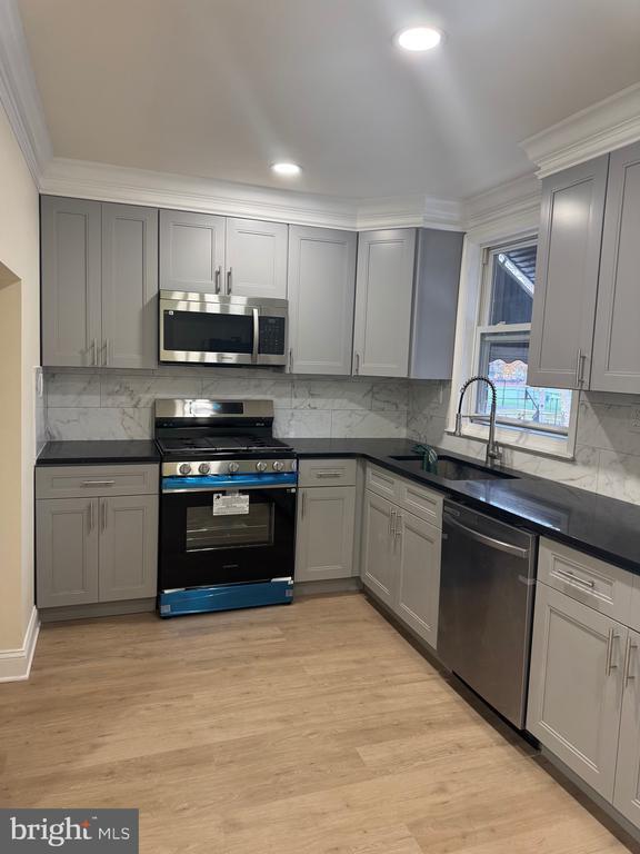 Building Photo - 441 W Shunk St