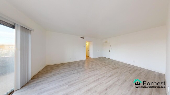 Building Photo - 2 + 2 Spacious 2-Bedroom Condo with Top-Ti...