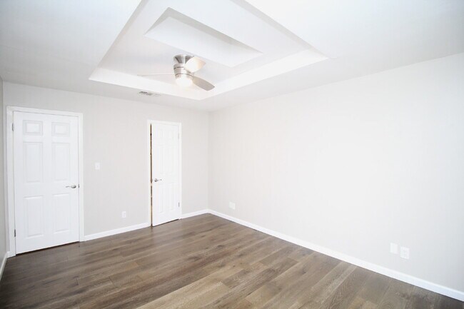 Building Photo - Waterfront Living Nearby – 2/2 Townhouse w...
