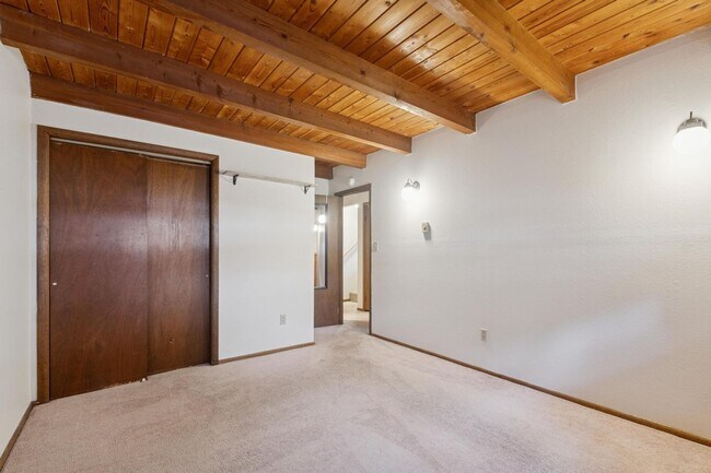 Building Photo - Wisconsin Townhome