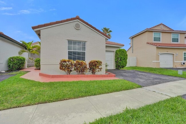 Building Photo - 17866 SW 10th Ln