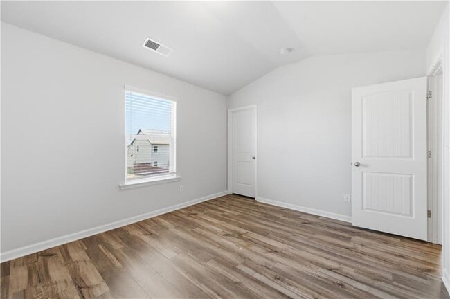 Building Photo - 303 Eleanora Xing