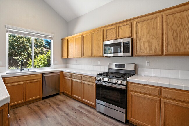 Building Photo - 9437 Red Spruce Way