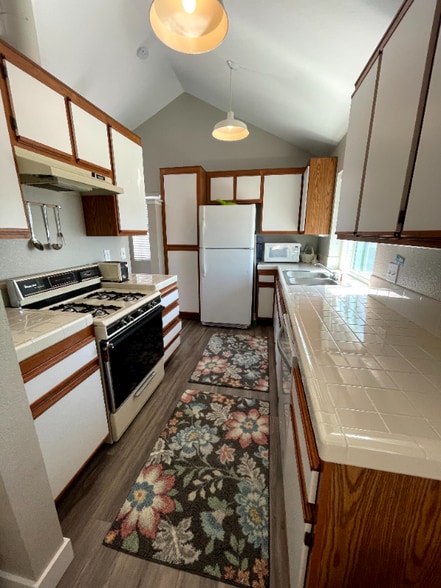 Building Photo - 605 S Myers St