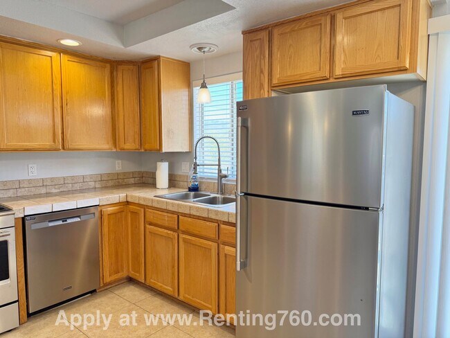 Building Photo - Clean and Well Maintained 2 Bed Home Near Military base