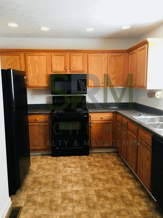 Building Photo - Updated Four Bedroom/Three Full Bath House in Russell Neighborhood! *COMING SOON*