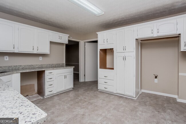 Building Photo - 3851 Sundowner Ct SE
