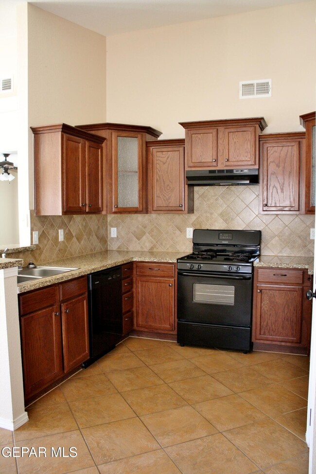 Building Photo - 14444 Desert Sage Dr