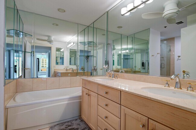 Building Photo - 57 E Delaware Pl