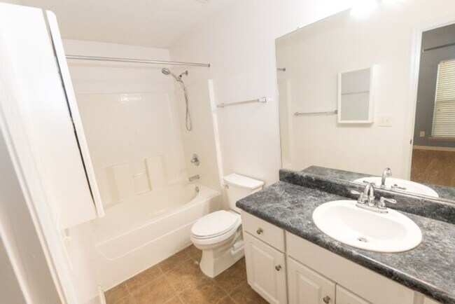 Building Photo - Charming 3-Bedroom, 2-Bath Home with Vaulted Ceilings and Open Floor Plan!