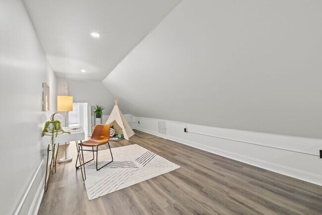 Building Photo - 1308-1310 Mt. Vernon Avenue