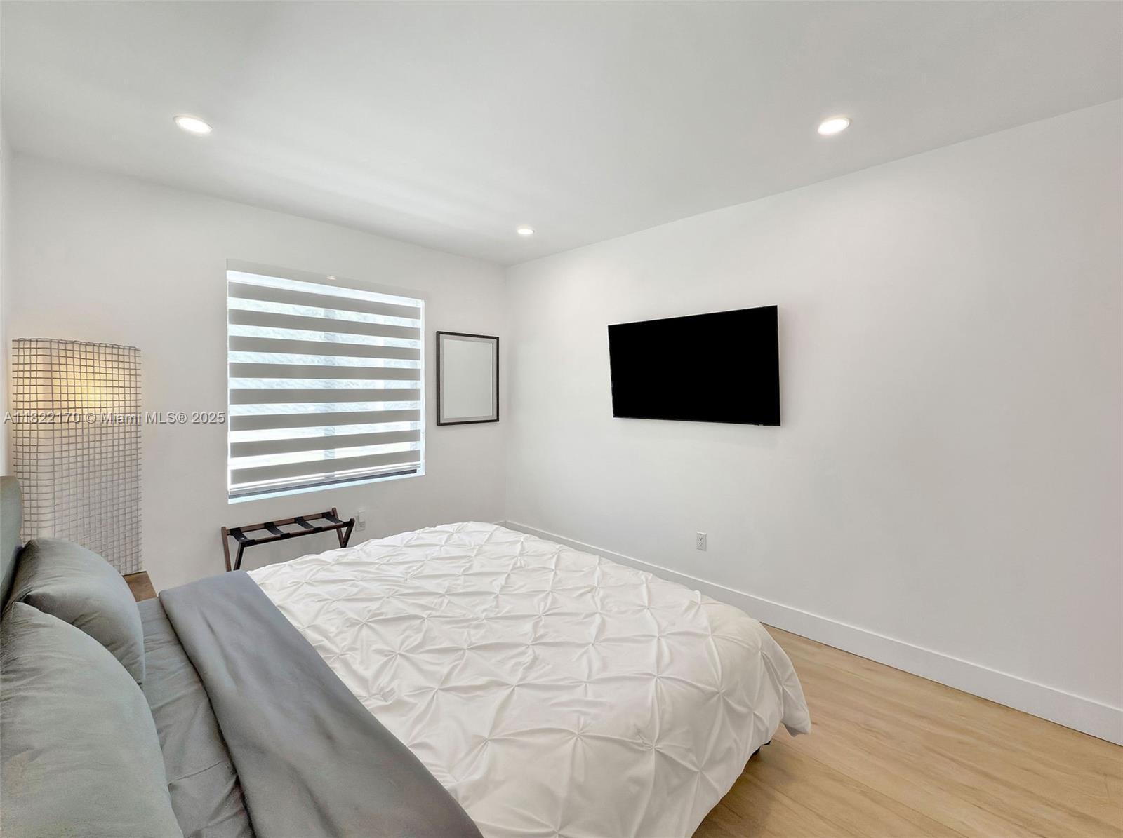 Building Photo - 130 SW 26th Rd