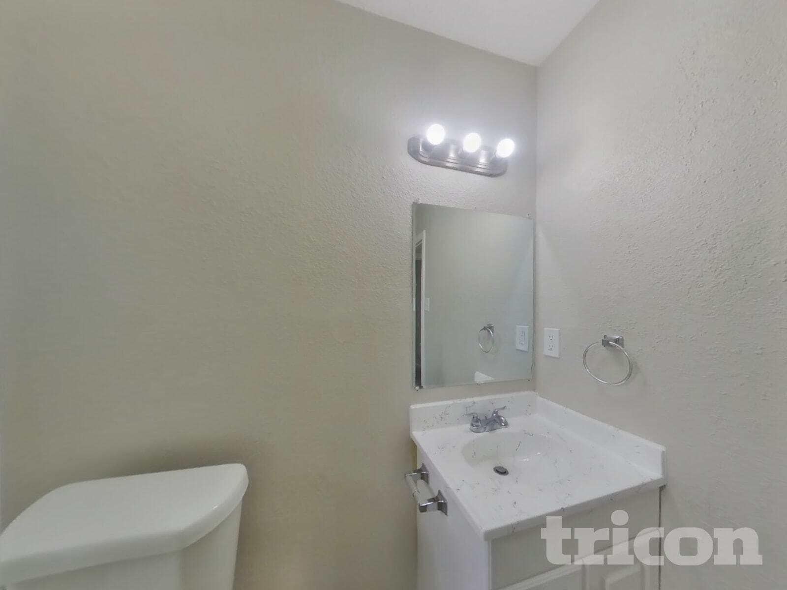 Building Photo - 19902 Burle Oak Dr