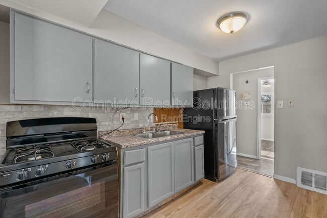 Building Photo - 409 Caithness Rd