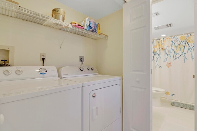 Building Photo - 1600 NE Dixie Hwy