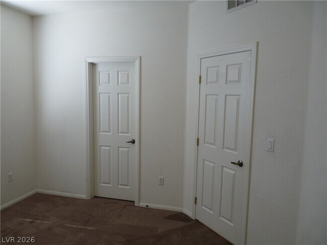 Building Photo - 5855 Valley Dr