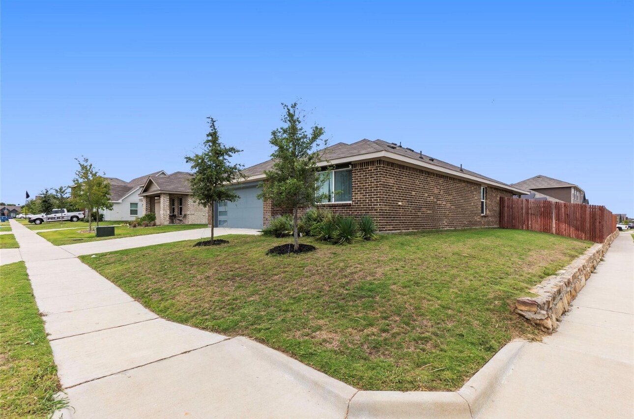 Building Photo - 1533 Forest Park Dr