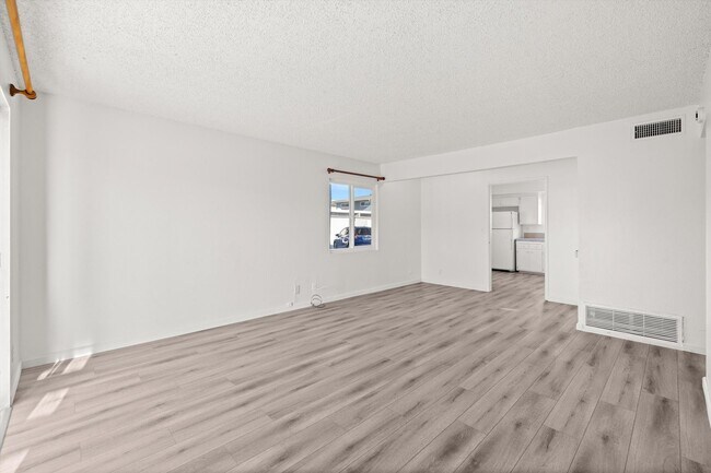 Building Photo - 6685 Sabado Tarde Rd