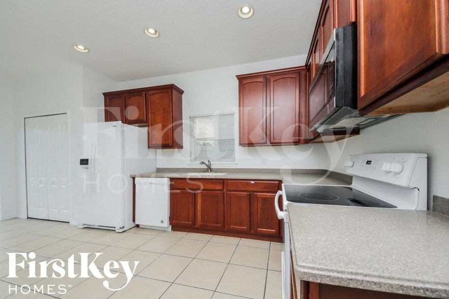 Building Photo - 4302 Hidden Meadow Dr
