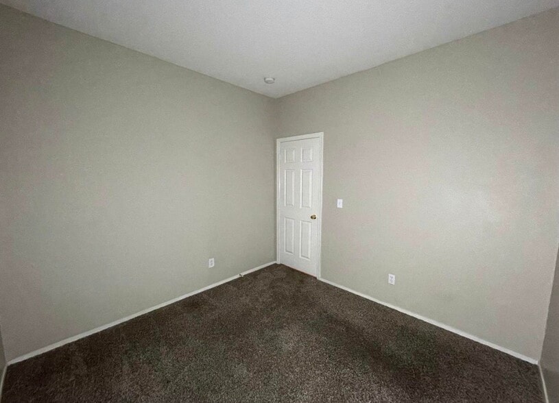 Building Photo - 285 Mayberry St