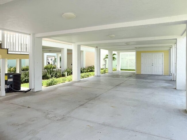 Building Photo - 389 NE Sand Dune Way