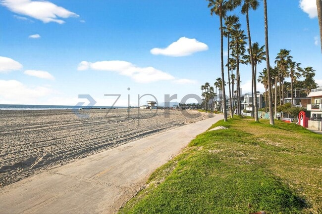 Building Photo - 10 27th Ave